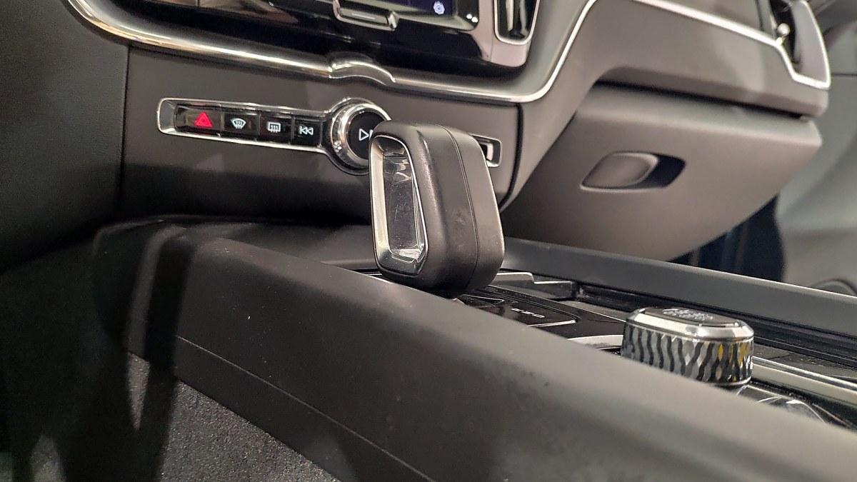 VOLVO Xc60 B4 Mild Hybrid (D) Awd Geartronic Momentum Pro