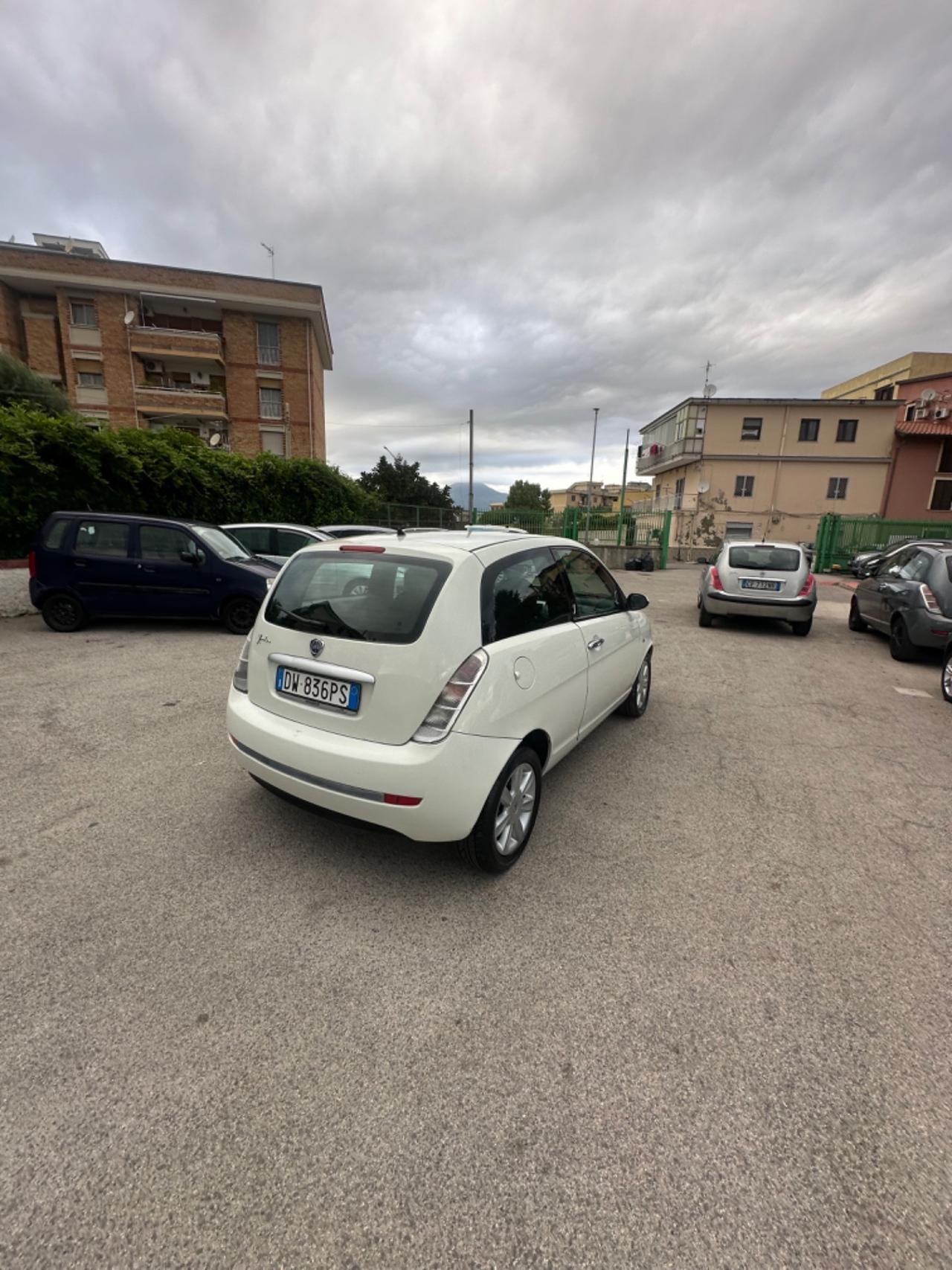 Lancia Ypsilon 1.3 MJT 75 CV Argento