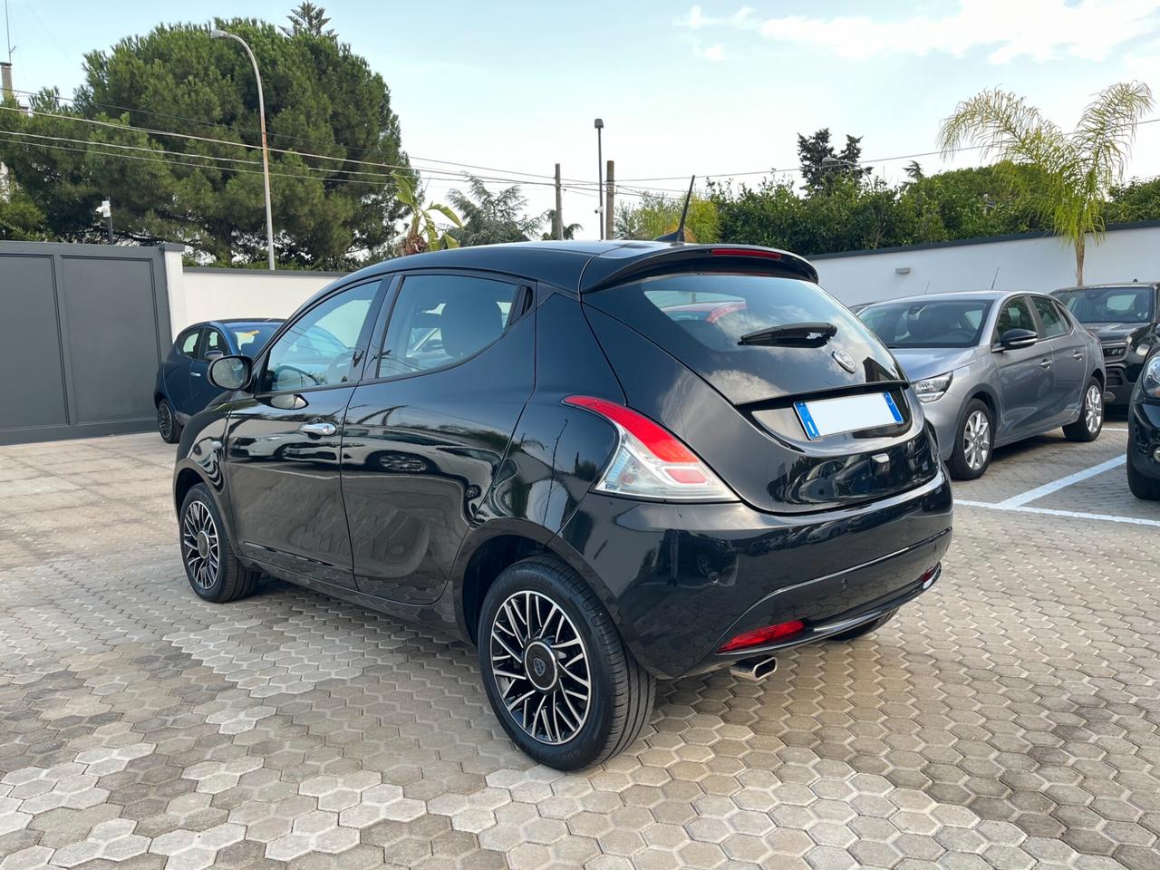 Lancia Ypsilon 1.0 FireFly 5 porte S&S Hybrid Platino
