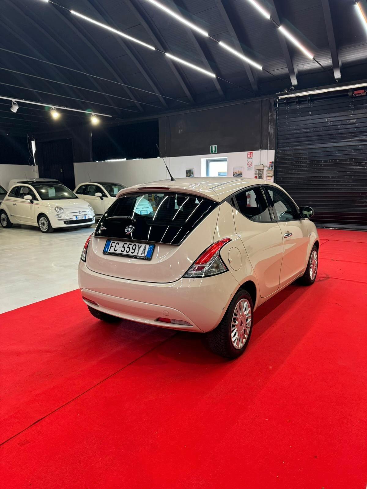 LANCIA YPSILON NEOPATENTATI