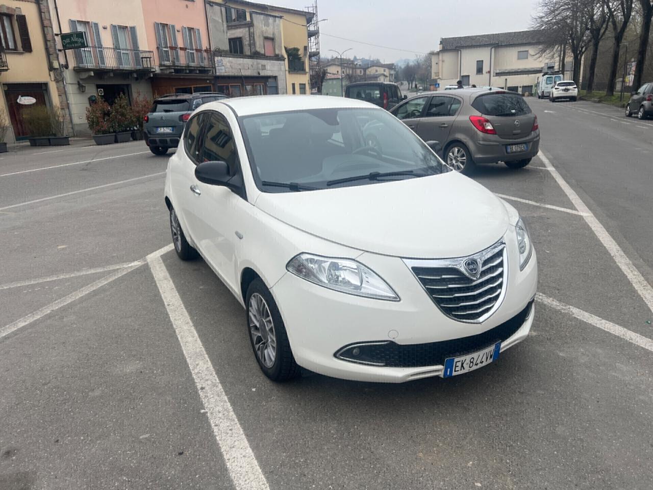 Lancia Ypsilon 1.2 69 CV 5 porte S&S Silver