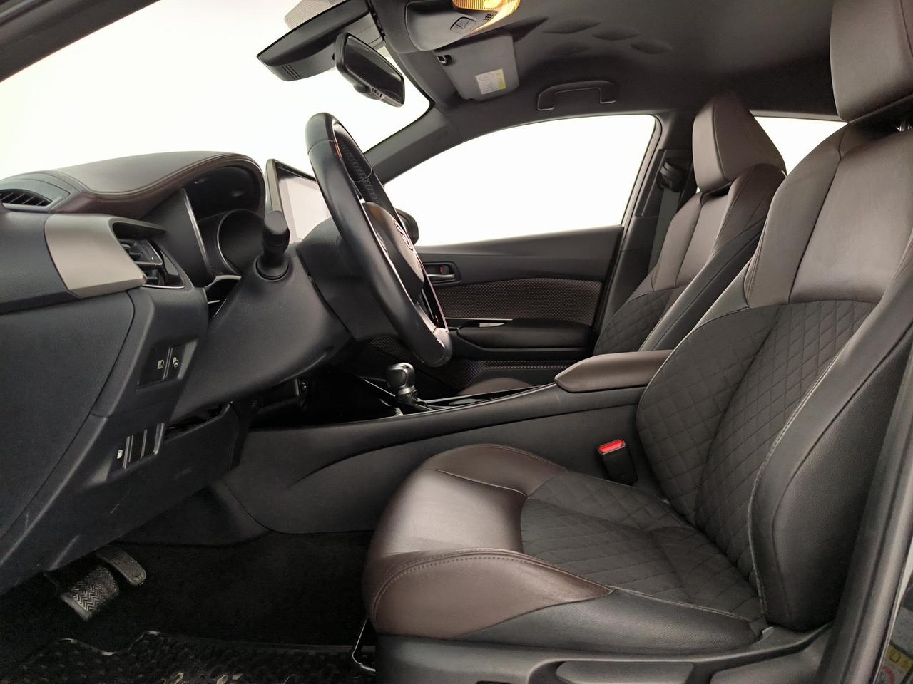 Toyota C-HR 1.8h lounge 2wd e-cvt my18