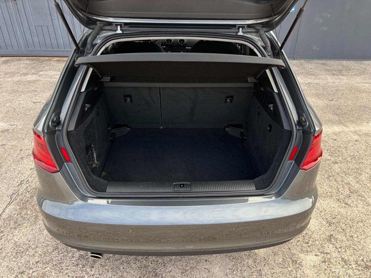 Audi A3 1.6 TDI Sportback. Garanzia. Neopatentati