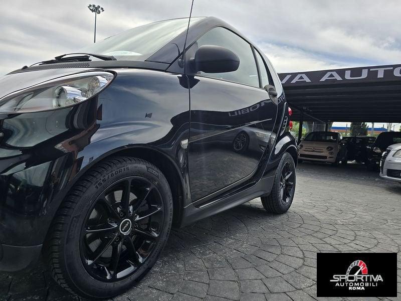 smart fortwo 69000KM TOTAL BLACK UNIPRO!