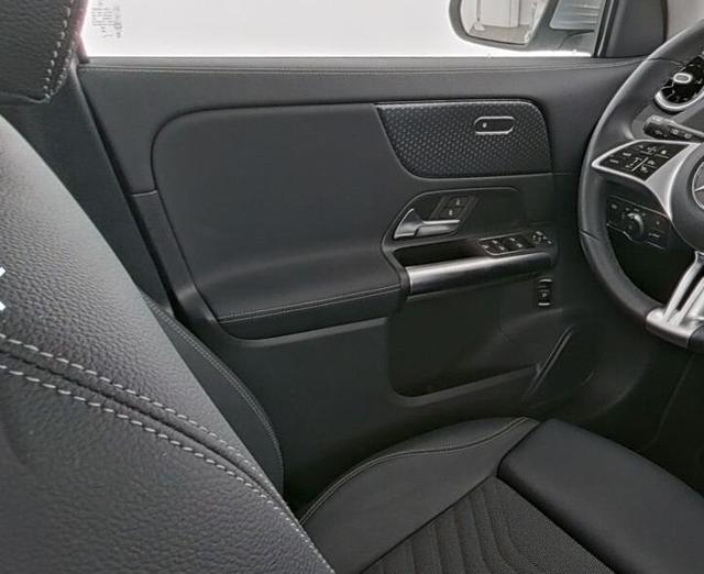 MERCEDES-BENZ GLA 180 Automatic Progressive Advanced