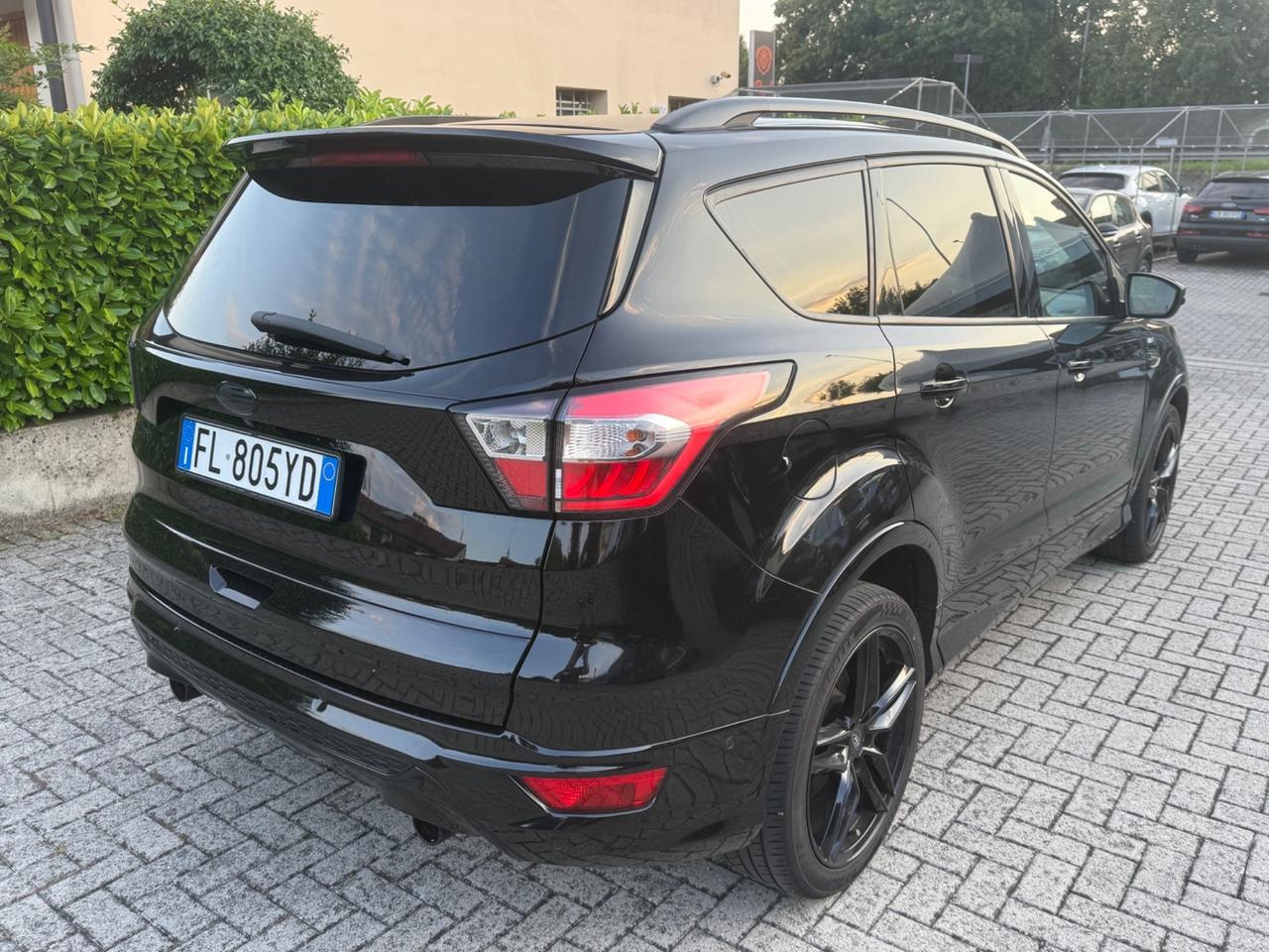 Ford Kuga 1.5 TDCI ST-Line Doppio tetto panoramico