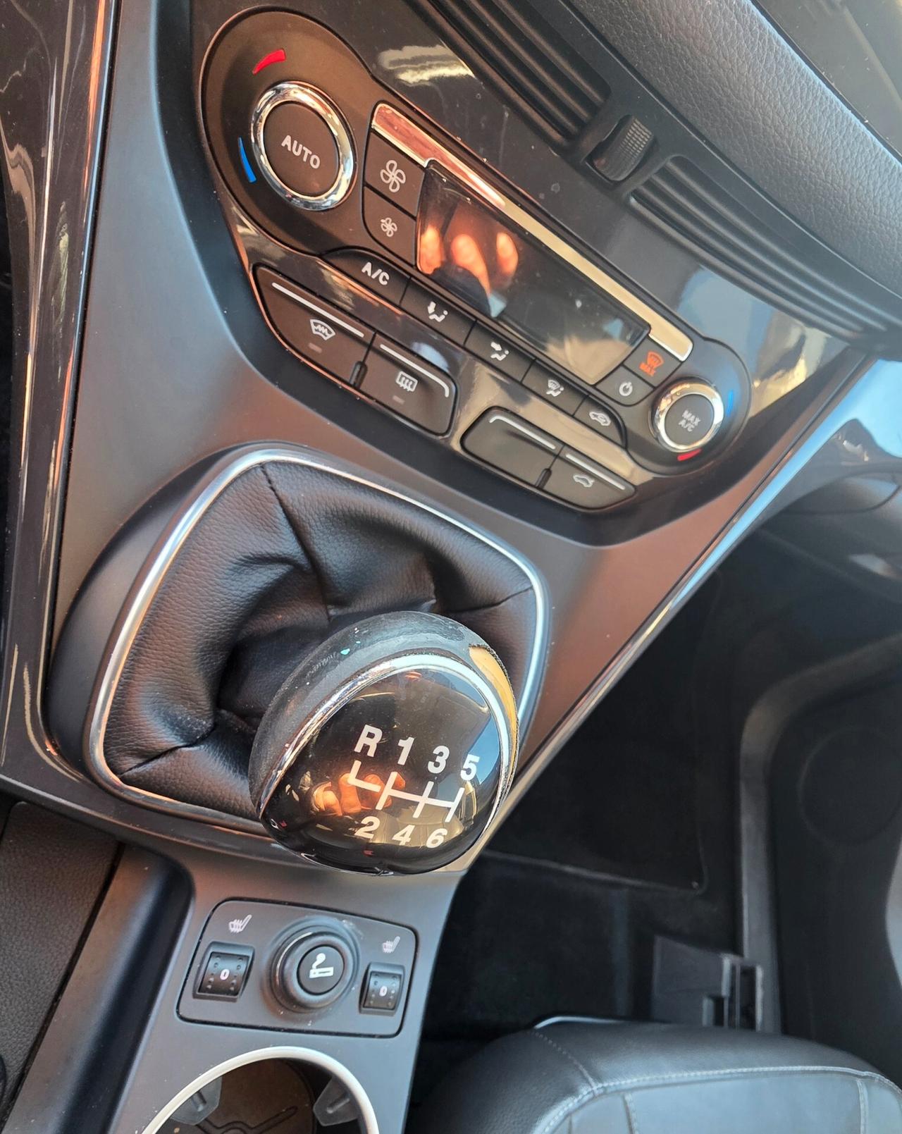 Ford Kuga 2.0 TDCI 140 CV 4WD Powershift Titanium