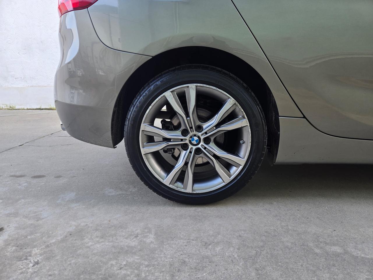 BMW 220i Active Tourer Advantage