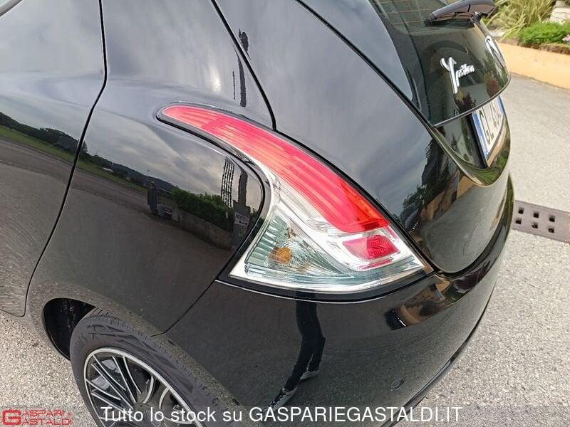 Lancia Ypsilon 1.0 FireFly 5 porte S&S Hybrid Silver