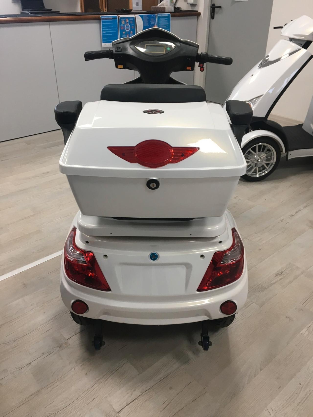 DELTA3 Scooter elettrico per anziani/disabili