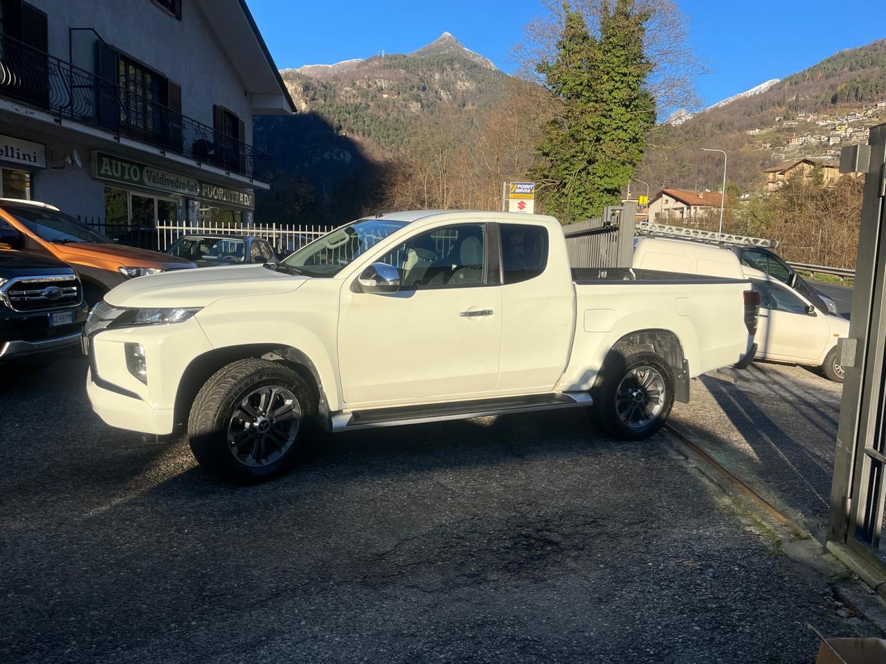 Mitsubishi L200 2.3 D Club Cab 4x4 Super Select Intense