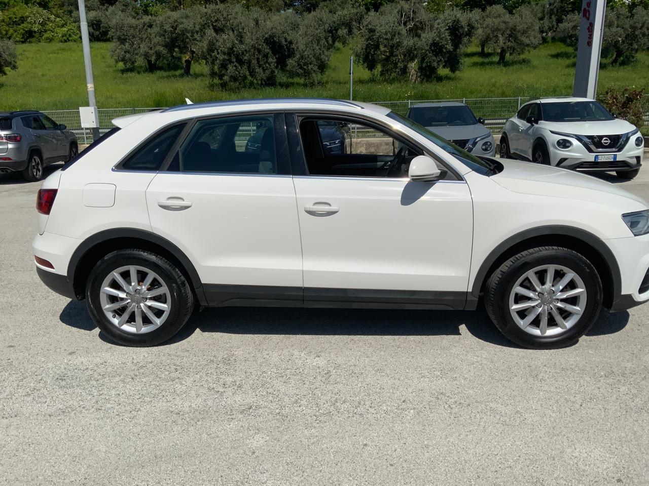 Audi Q3 2.0 TDI 120 CV Business