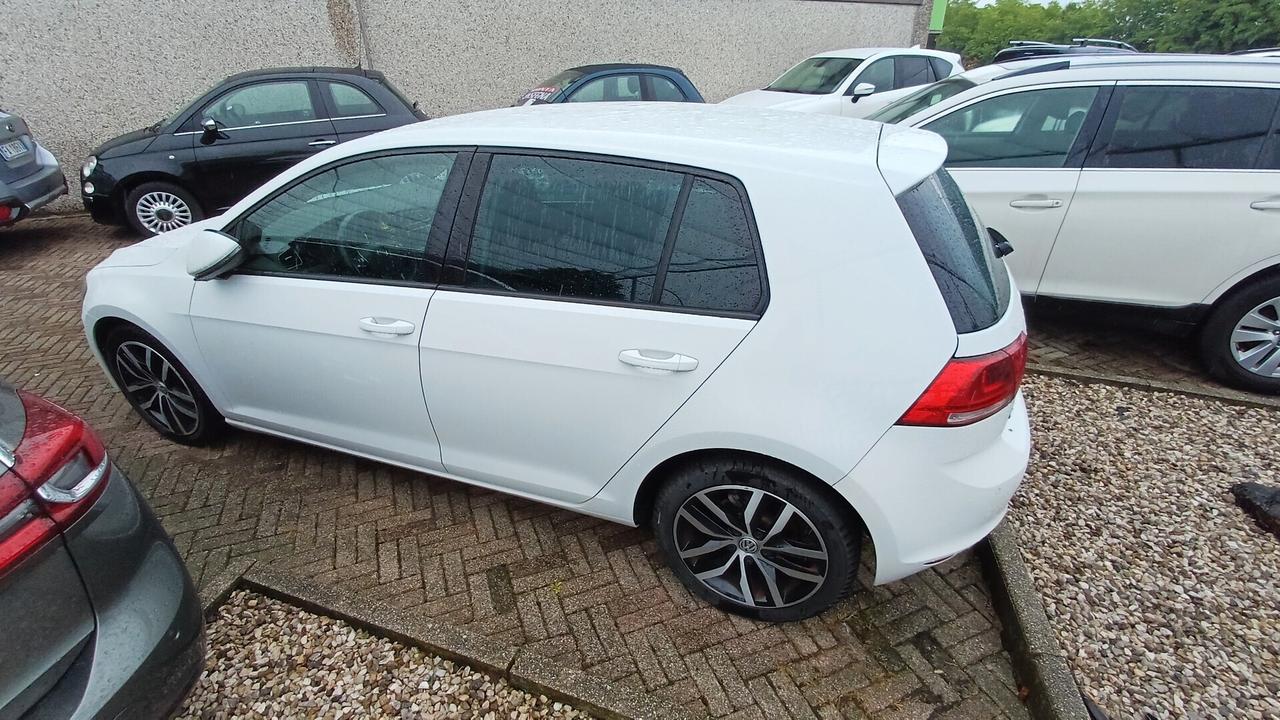 Volkswagen Golf 1.6 TDI DSG 5p. Highline BlueMotion Technology Neopatentati