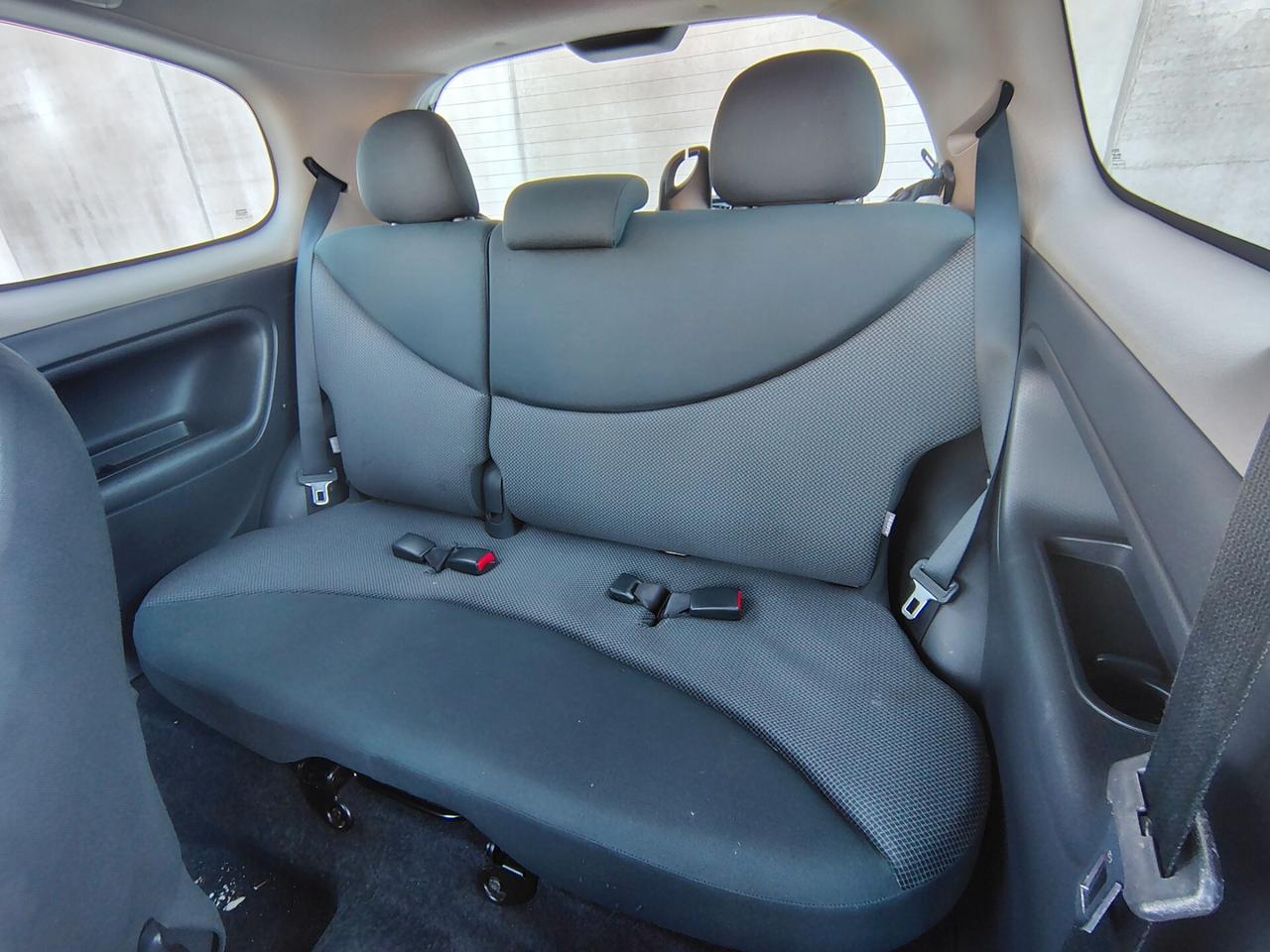 Toyota Yaris 1.3i 16V cat 3 porte Sol