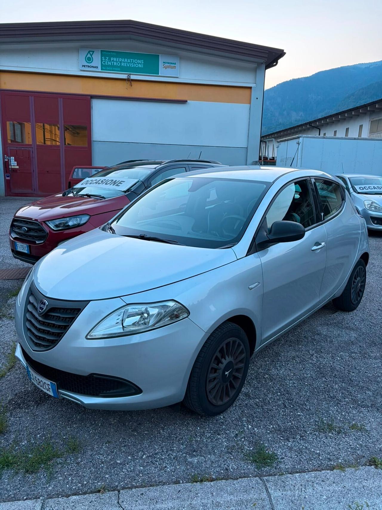 Lancia Ypsilon 1.2 69 CV 5 porte S&S Silver