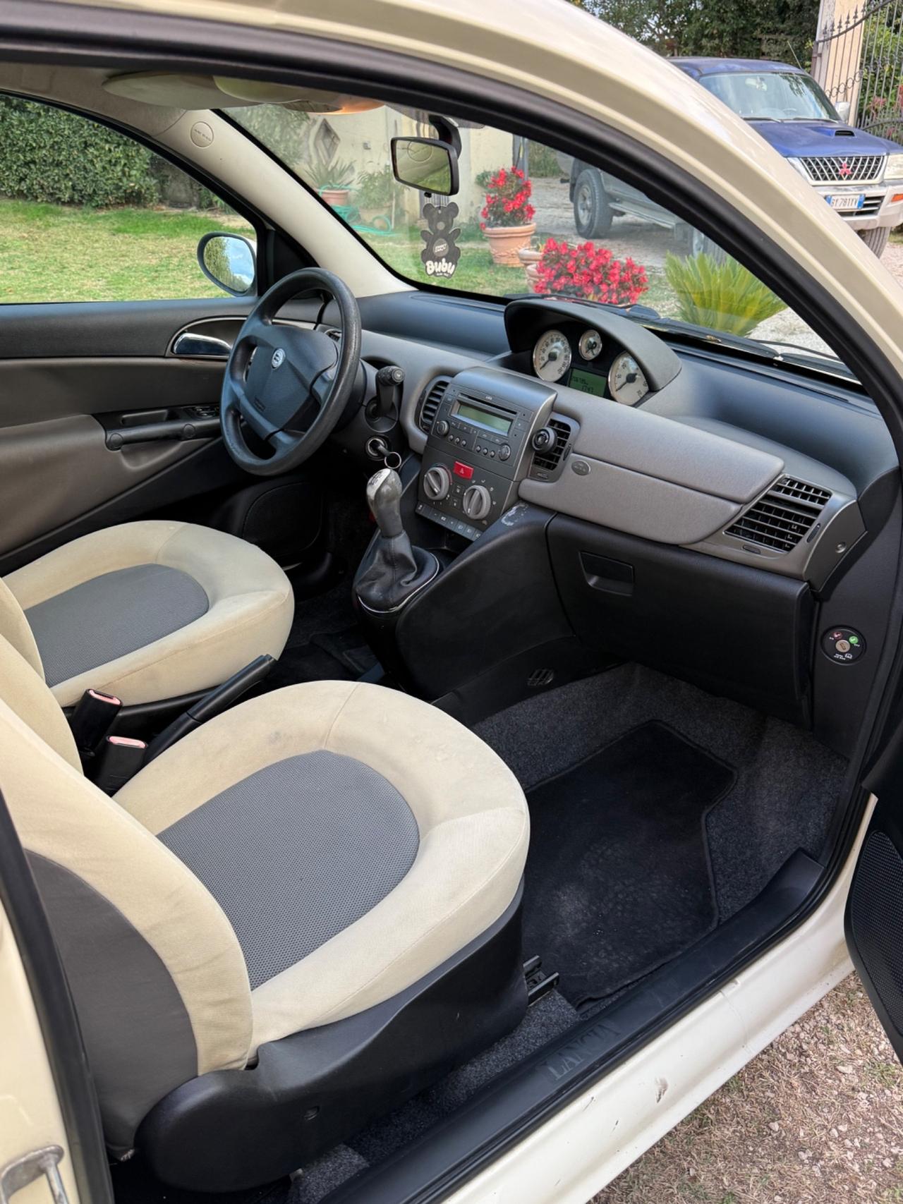 Lancia Ypsilon 1.3 MJT 75 CV Argento