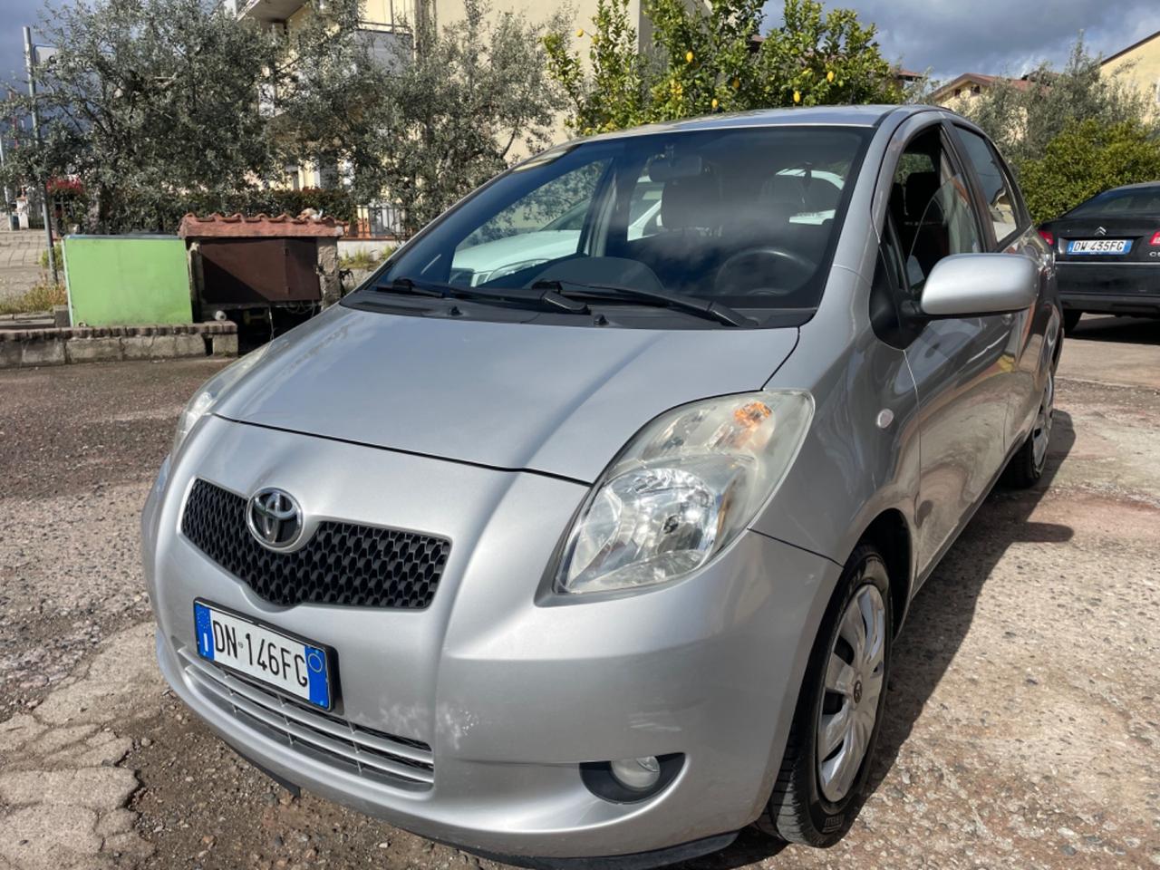 Toyota Yaris 1.3 5 porte Sol CAMBIO AUTOMATICO