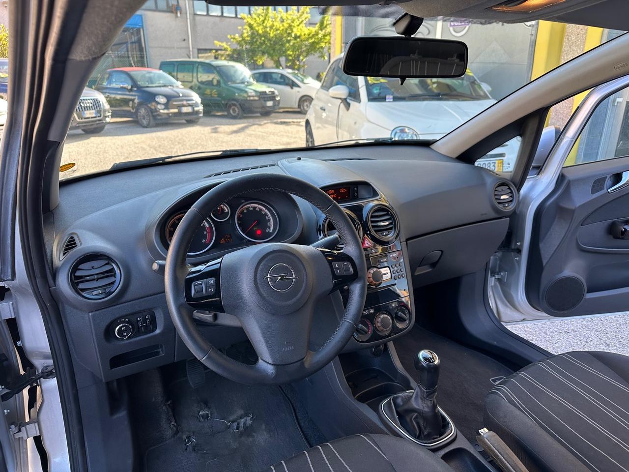 Opel Corsa 1.2 3 porte Club