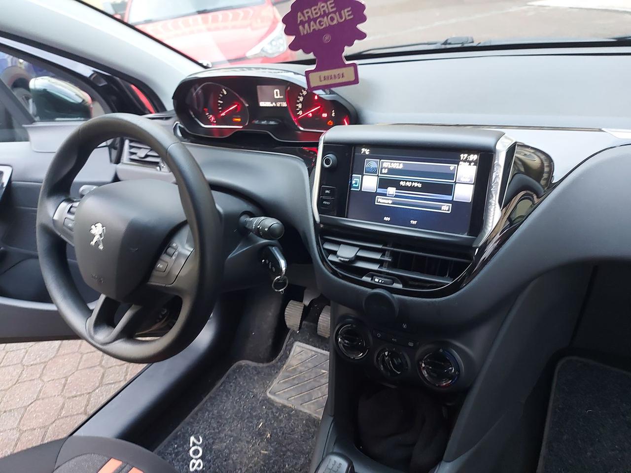 Peugeot 208 Allure 1.4 HDI 68 cv neopatentati