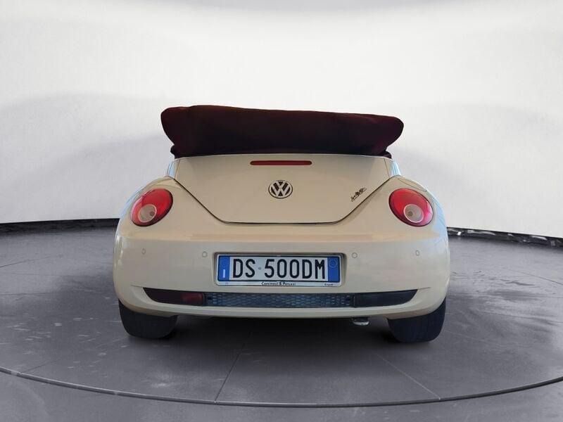 Volkswagen New Beetle New Beetle Cabrio 1.6 limited Red Edition