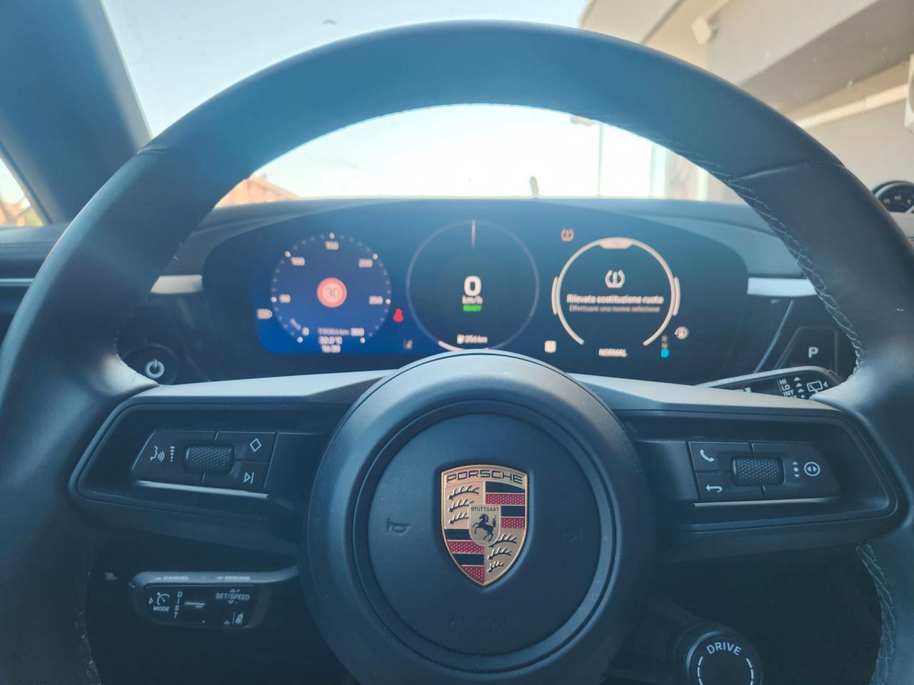 Porsche Macan EV 4