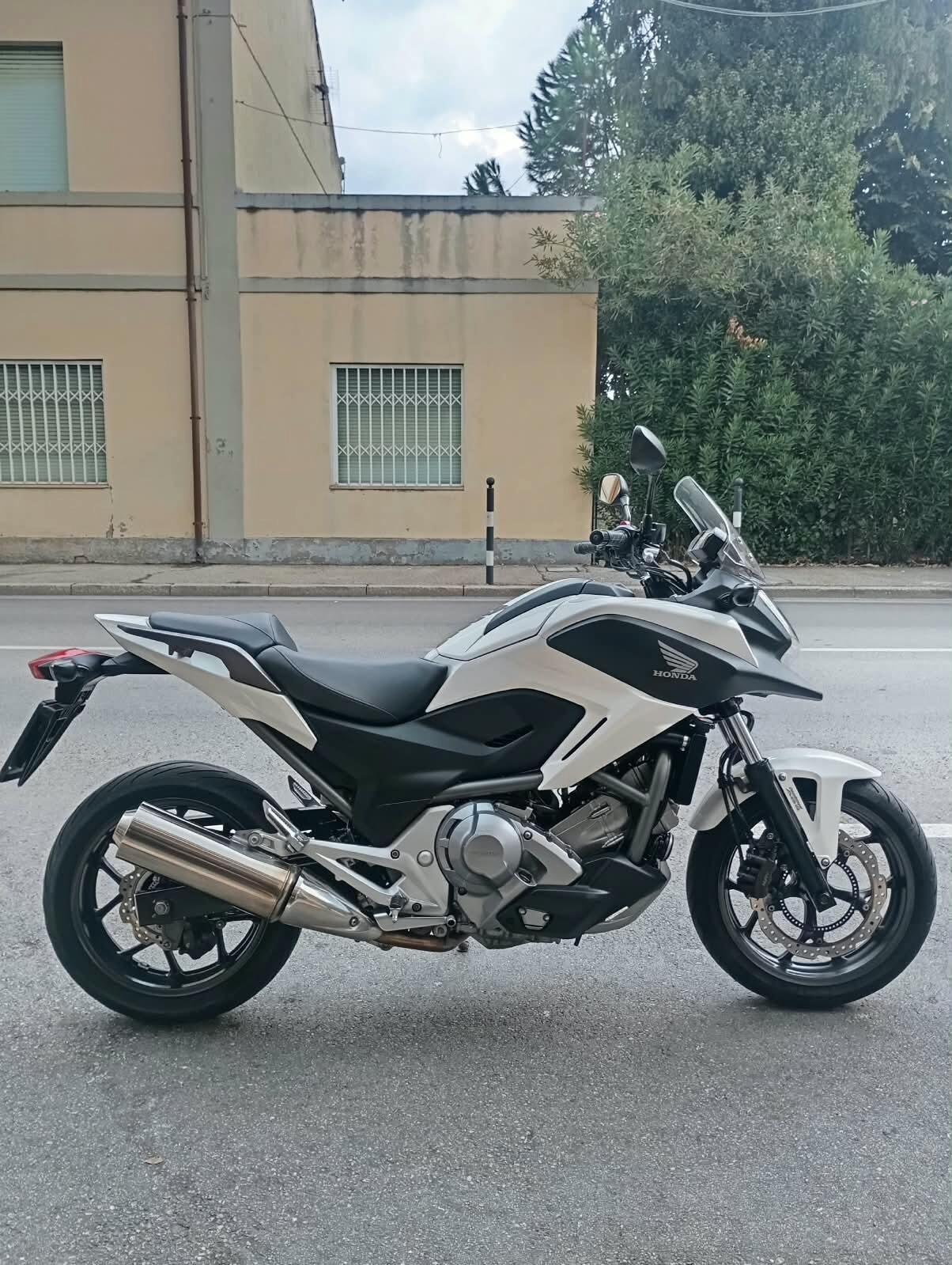 Honda NC 700 Bianca