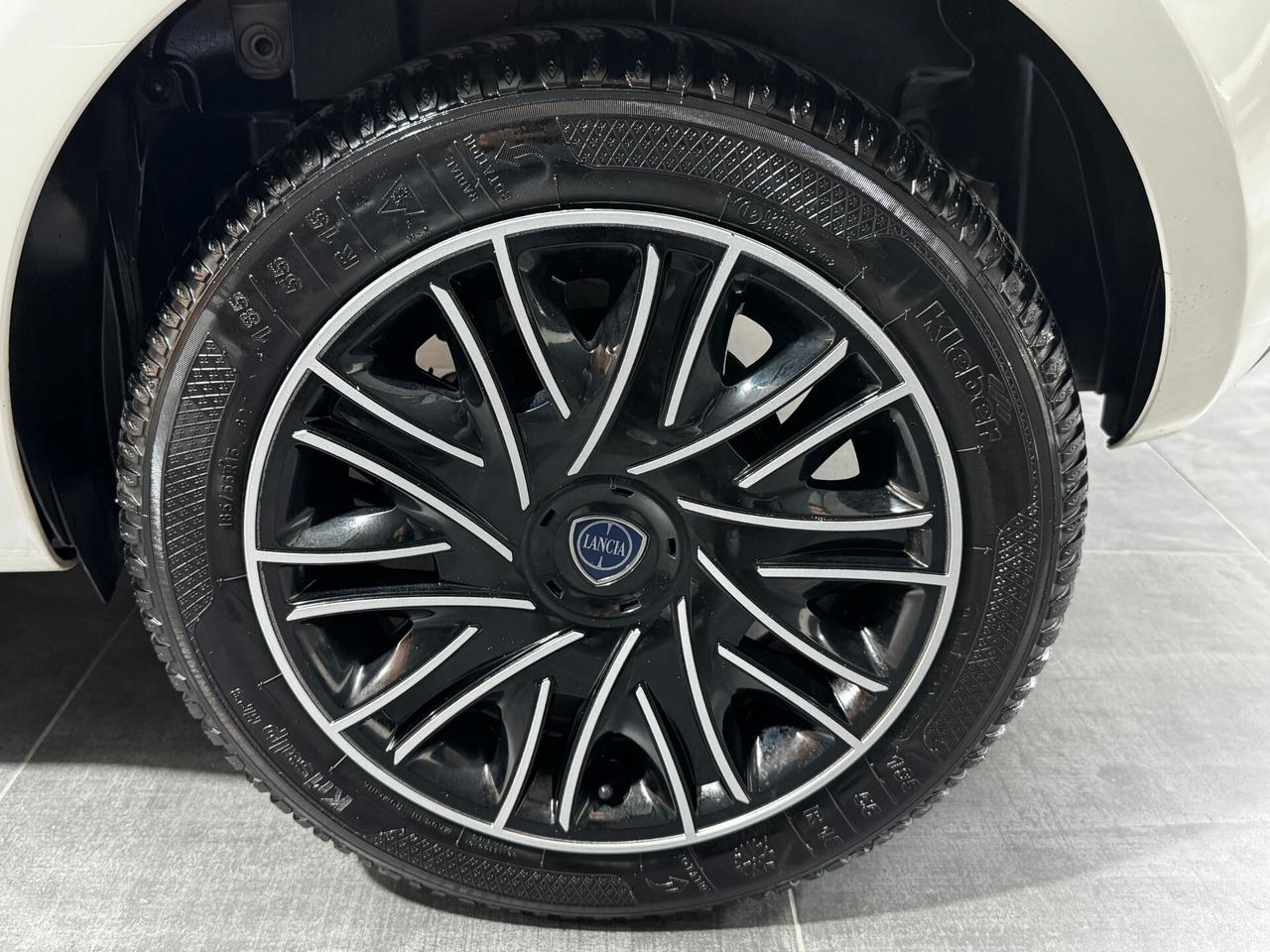 Lancia Ypsilon 1.0 FireFly 5 porte S&S Hybrid Gold