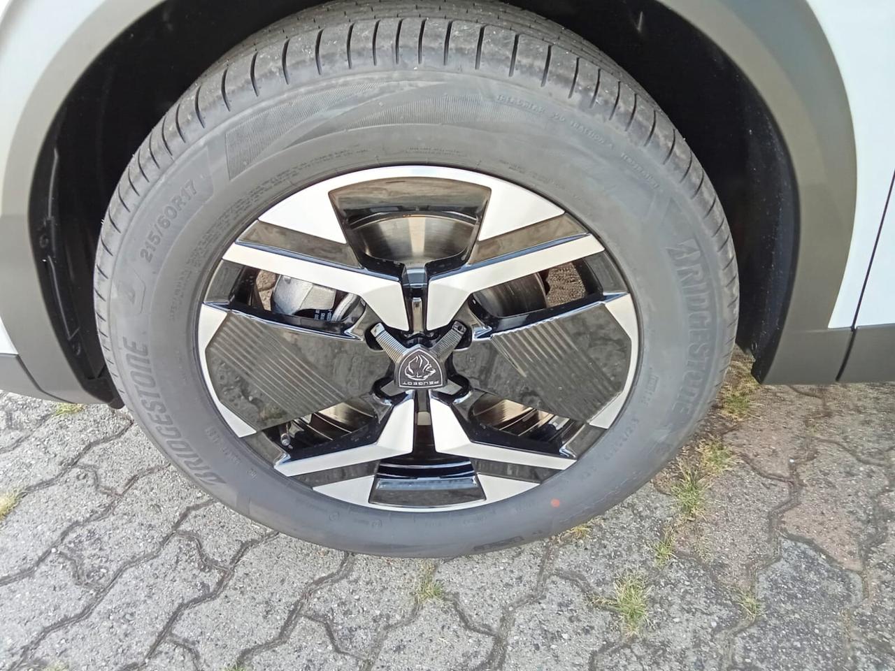 Peugeot 2008 Hybrid 145 e-DCS6 Allure