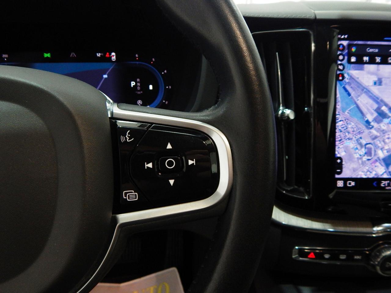 Volvo XC60 2.0 b4 Plus Bright Pro Aut. TETTO-NAVI-PELLE-PARK