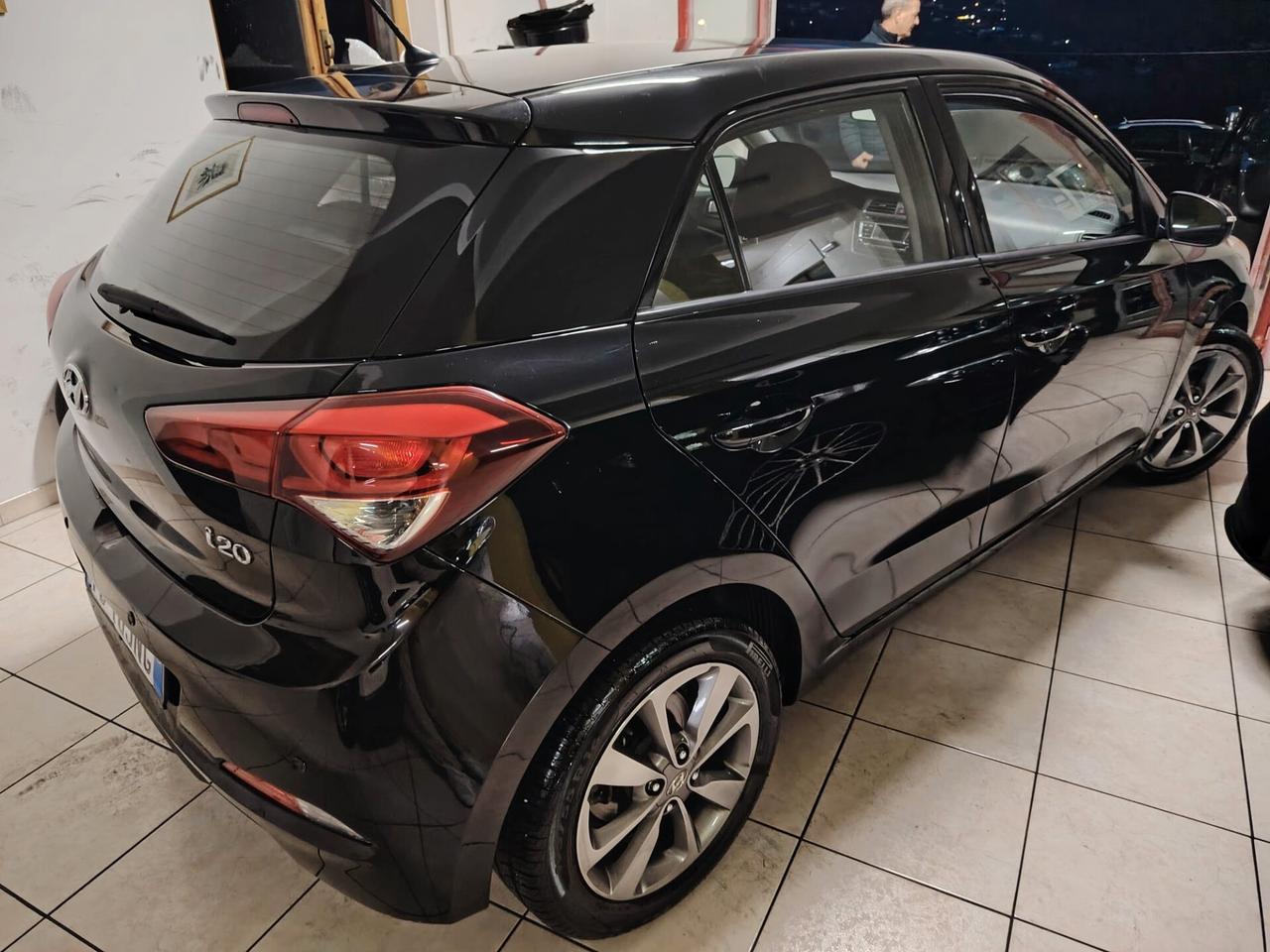 Hyundai i20 1.1 CRDi Comfort-Cerchi lega-Led-Pdc-