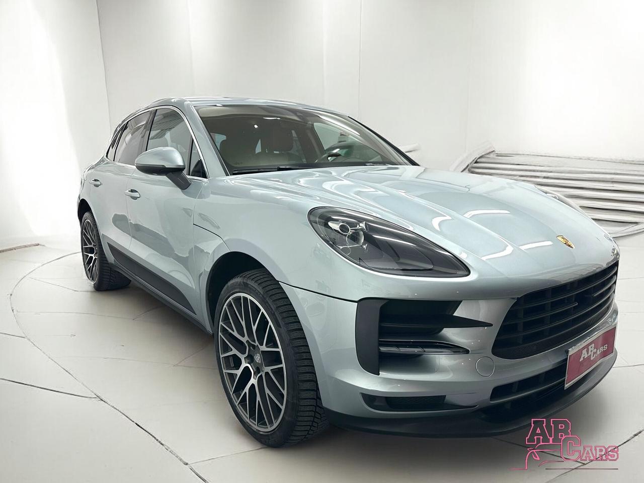 PORSCHE MACAN MODEL 19