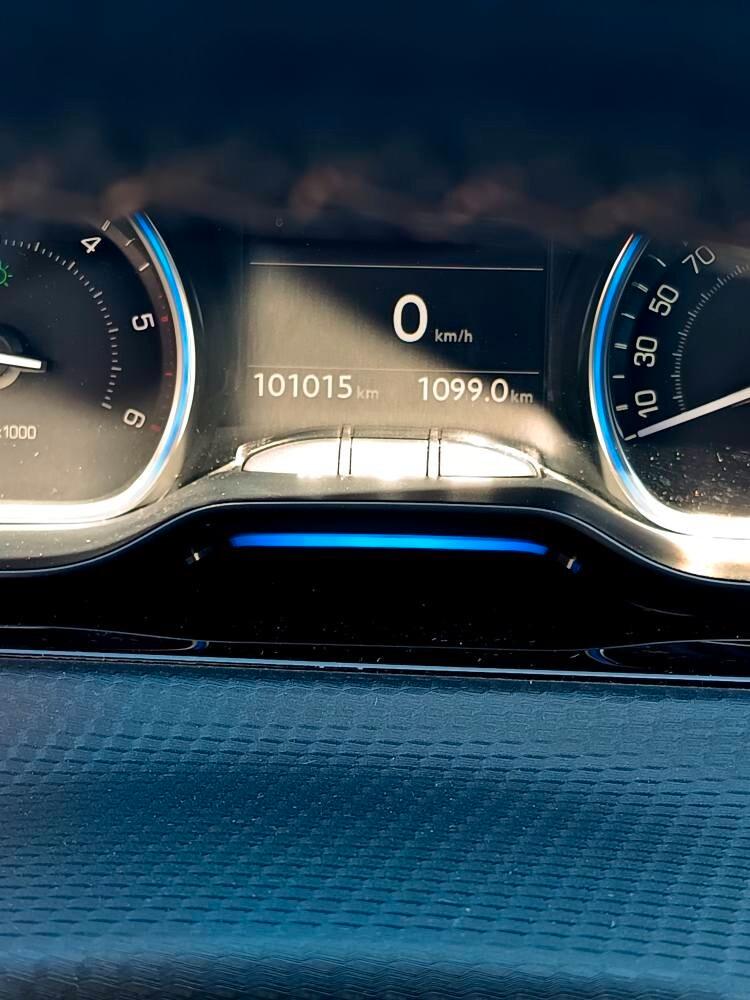 Peugeot 2008 1.6 e-HDi 92 CV Stop&Start Urban Cross