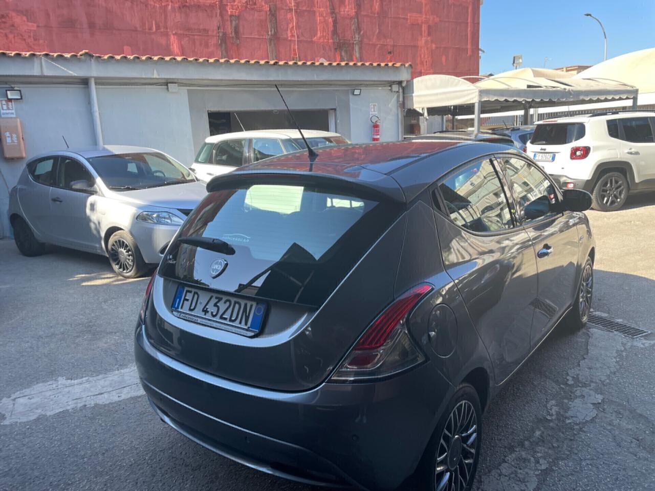 Lancia Ypsilon 1.2 69 CV 5 porte Gold