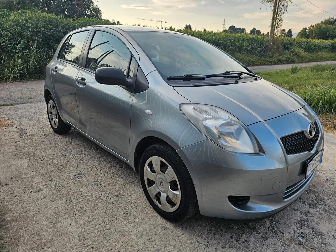 Toyota Yaris 1.0 5 porte