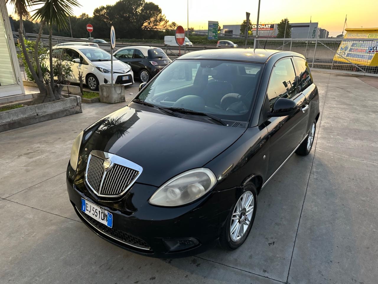 Lancia Ypsilon 1.2 69 CV Unyca neopatente