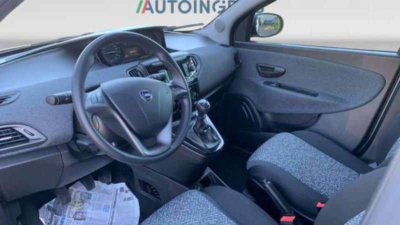 Lancia Ypsilon 1.0 FireFly Hybrid Silver