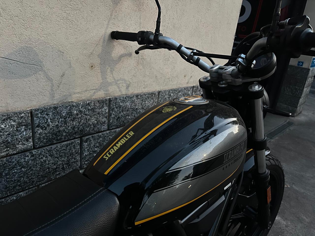 DUCAT SCRAMBLER SIXTY 2 400CC A2 - 2019 - BASSO CHILOMETRAGGIO