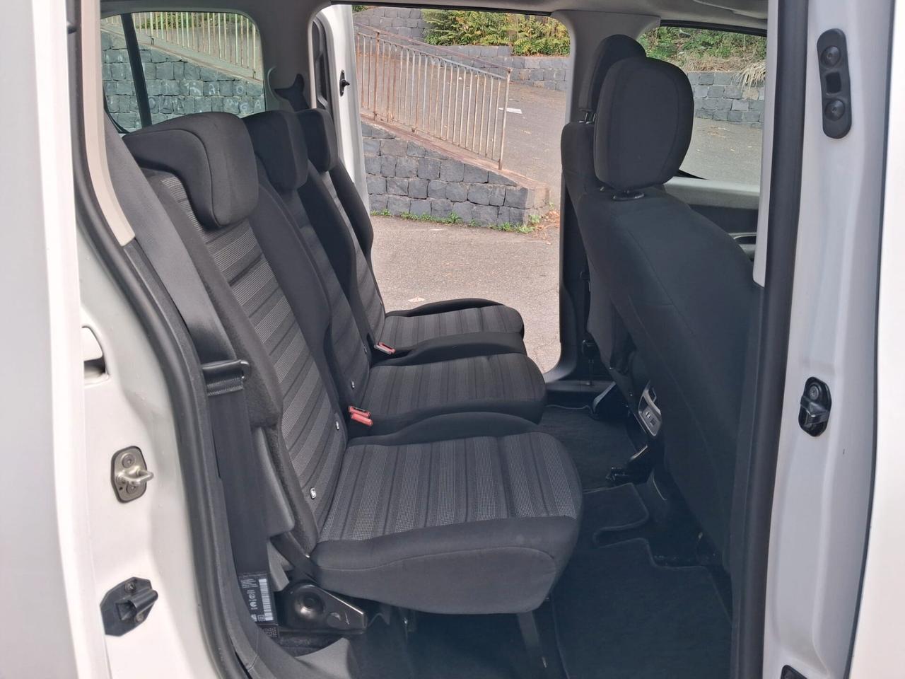 Opel Combo Life Pianale ribassato con rampa disabili in carrozzina