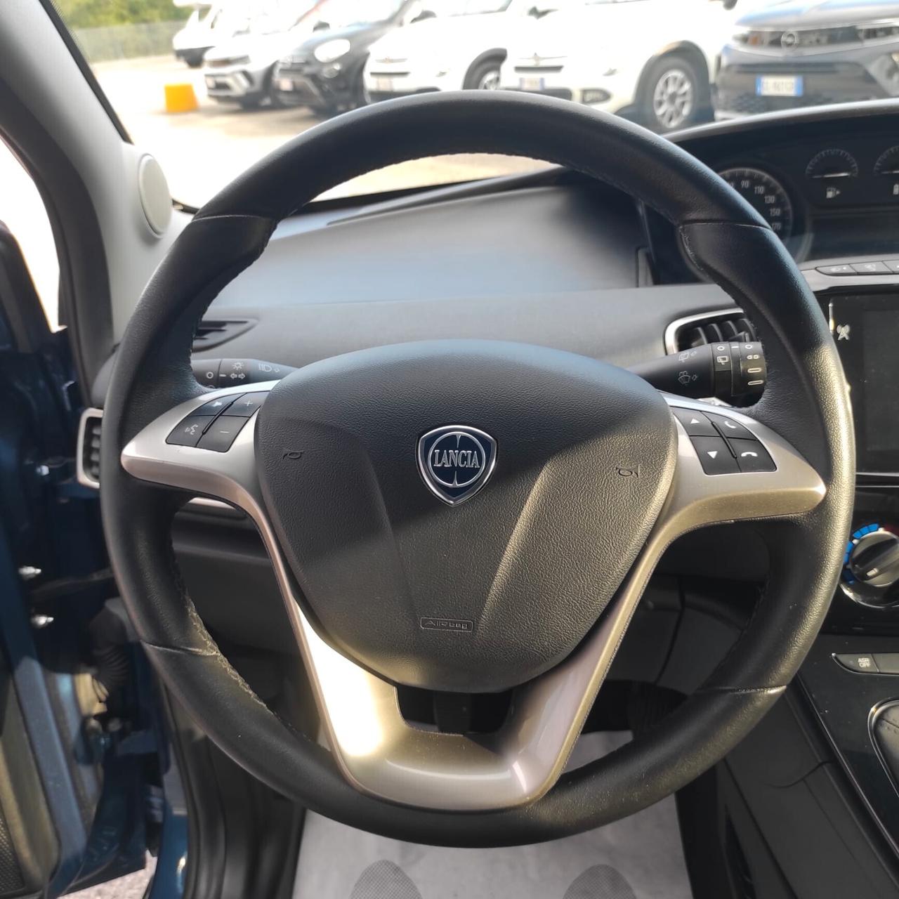 Lancia Ypsilon 1.0 Bz 70 Cv Hybrid Gold