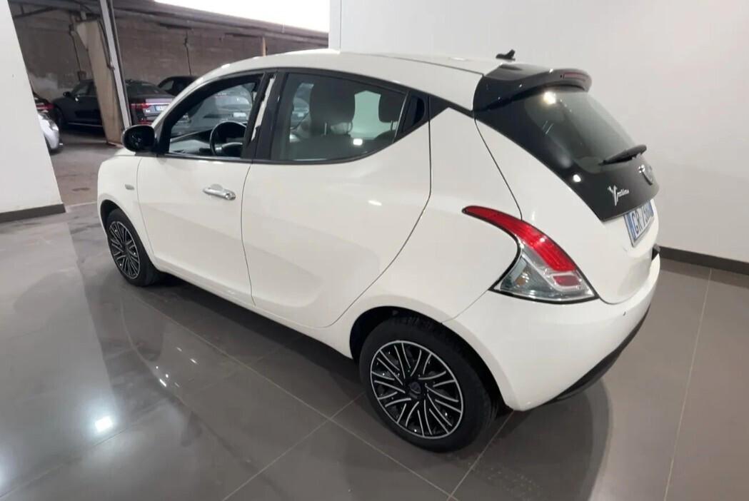 Lancia Ypsilon 1.0 FireFly 5 porte S&S Hybrid Gold
