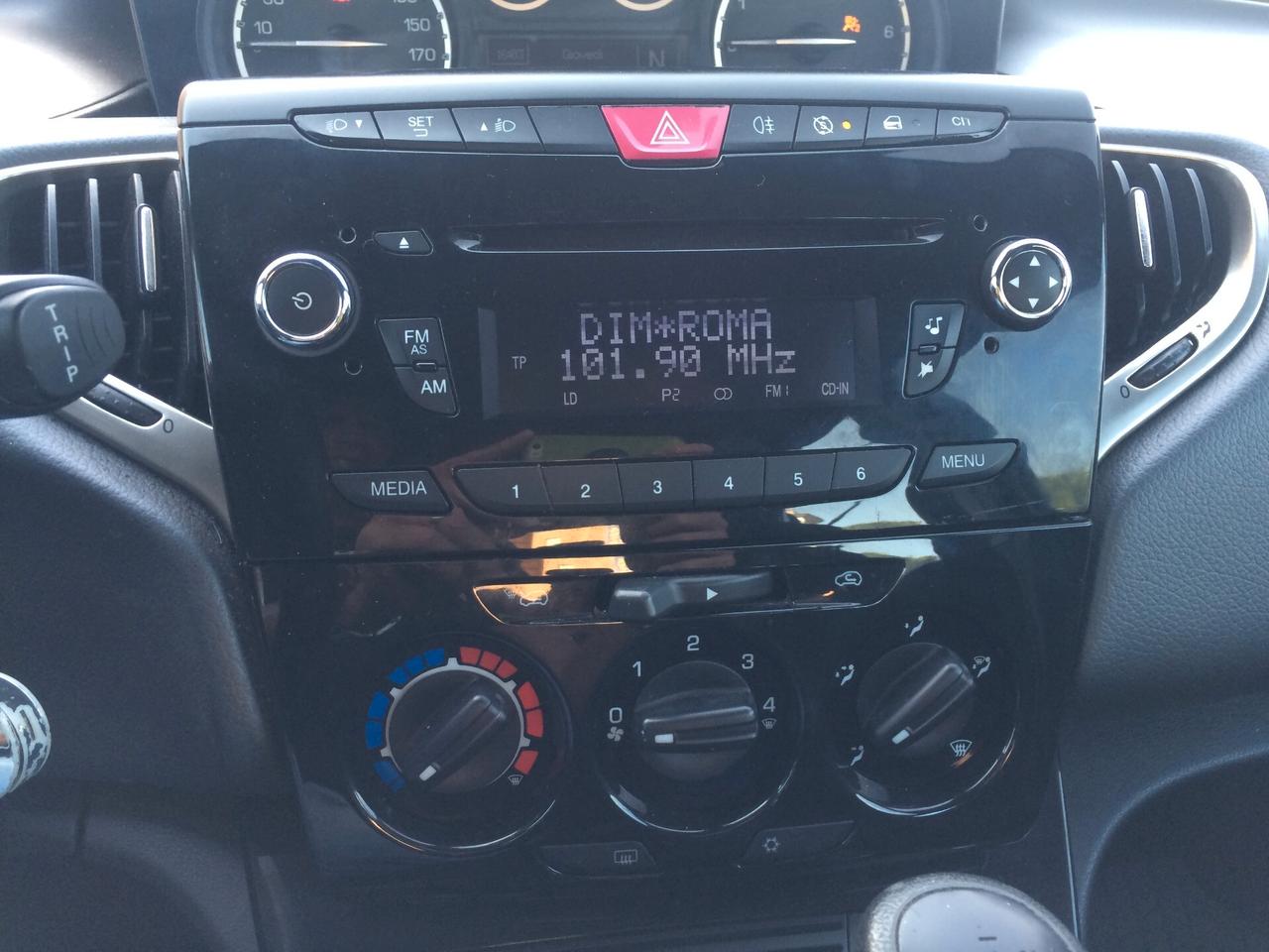 Lancia Ypsilon 0.9 TwinAir 85 CV tagliandata garanzia !!automatica! ideale per neopatentati!