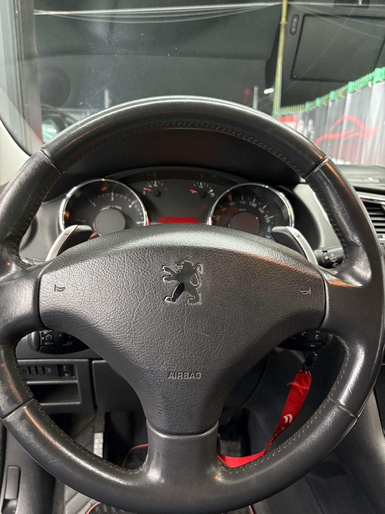 Peugeot 3008 1.6 HDi 112CV cambio robotizzato Premium