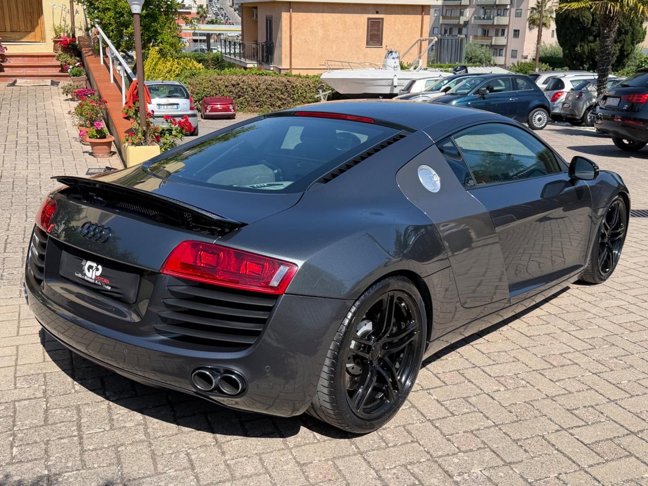 Audi R8 4.2 V8 FSI quattro R tronic