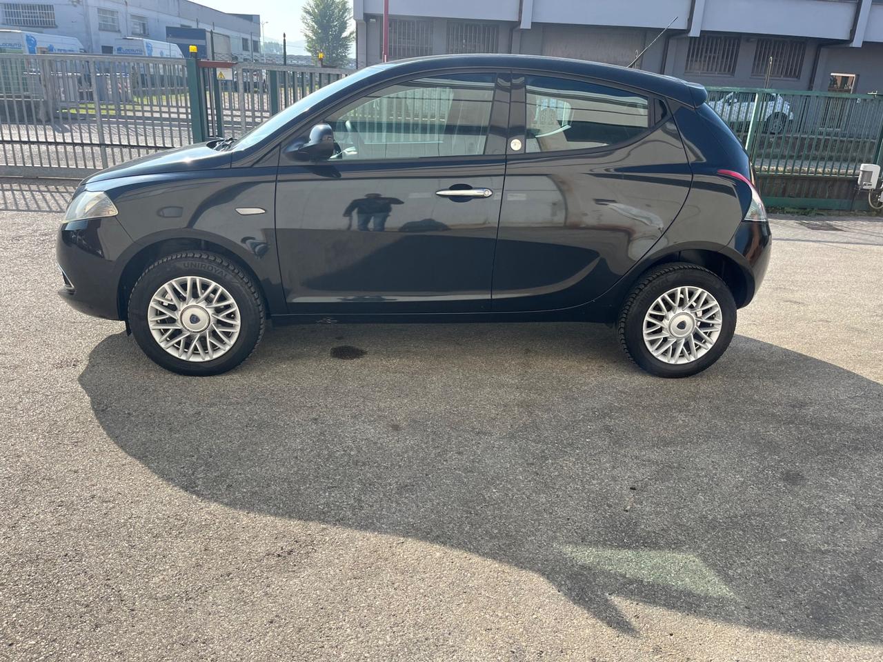 Lancia Ypsilon 0.9 TwinAir 85 CV 5 porte Metano Ecochic Gold