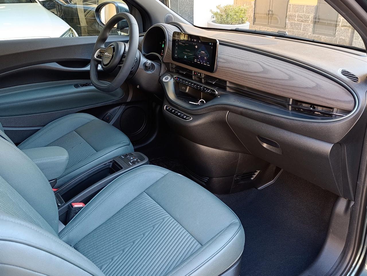 Fiat 500e Giorgio Armani 42 kWh (118cv) praticamente nuova