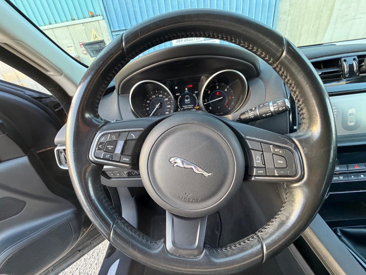 Jaguar F-Pace 2.0 D 180 CV Prestige