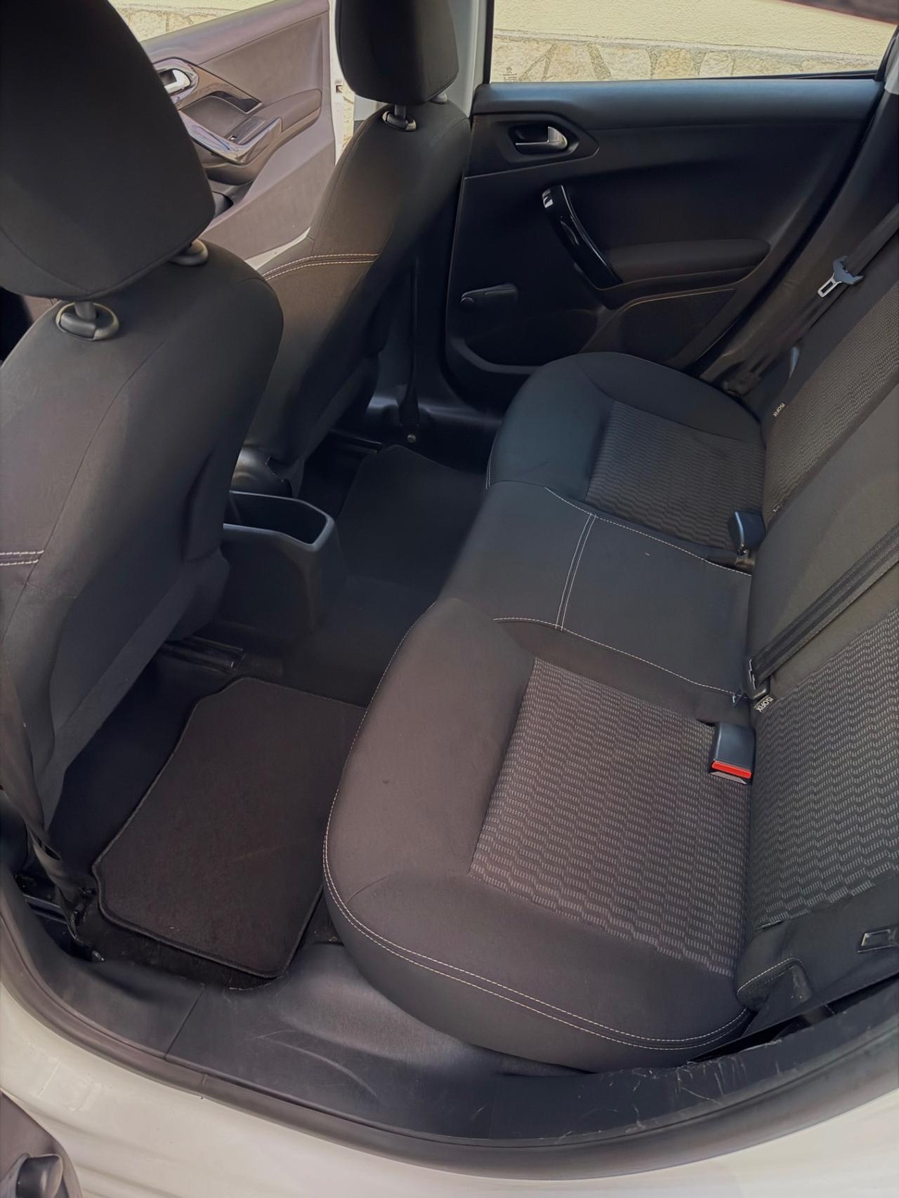Peugeot 208 1.4 HDi 68 CV 5 porte Allure