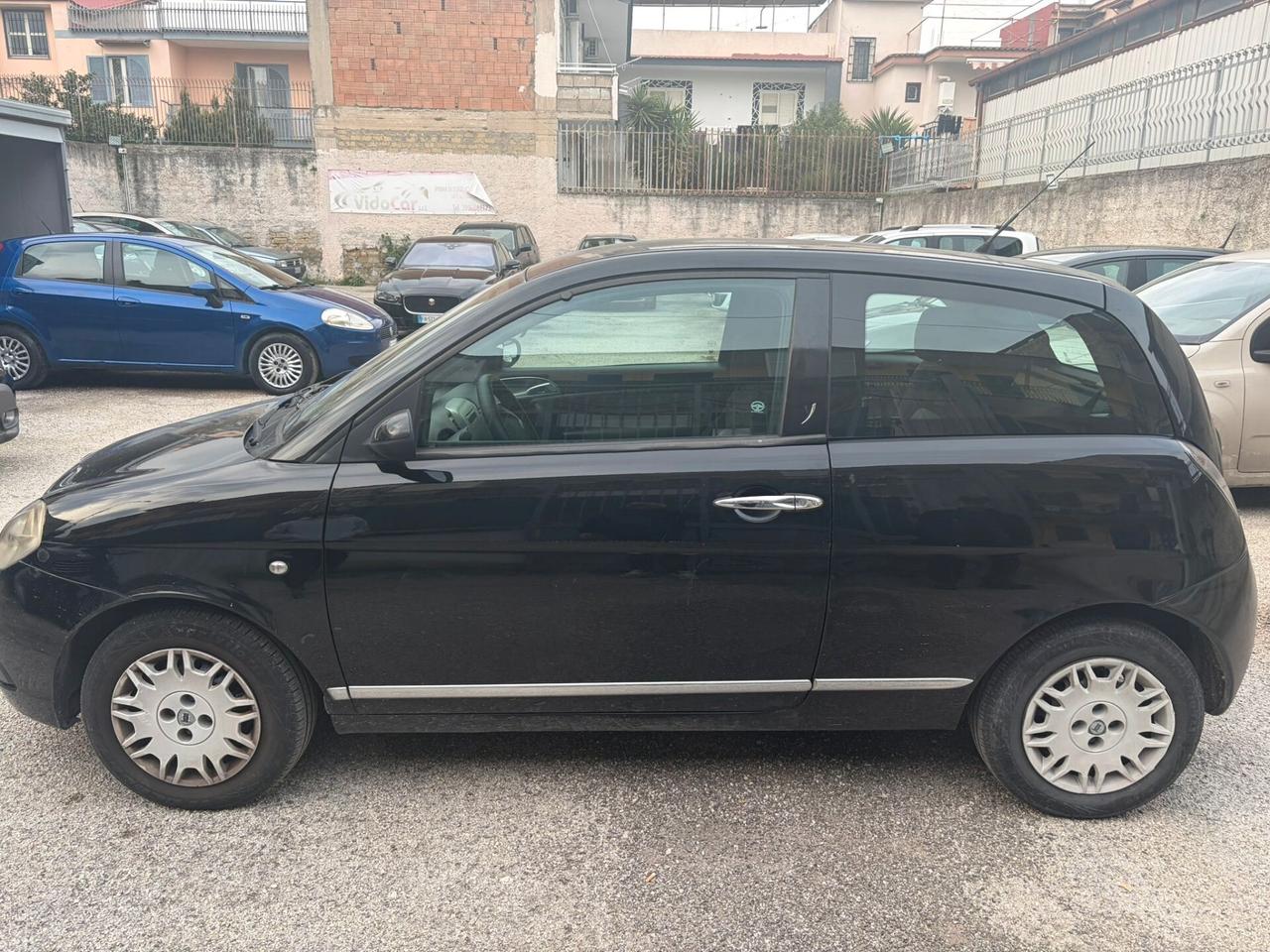 Lancia Ypsilon 1.3 MJT 90 CV versione Platino