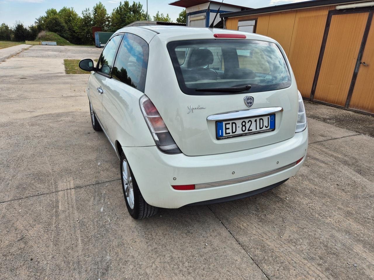 Lancia Ypsilon 1.3 MJT 75 CV Argento