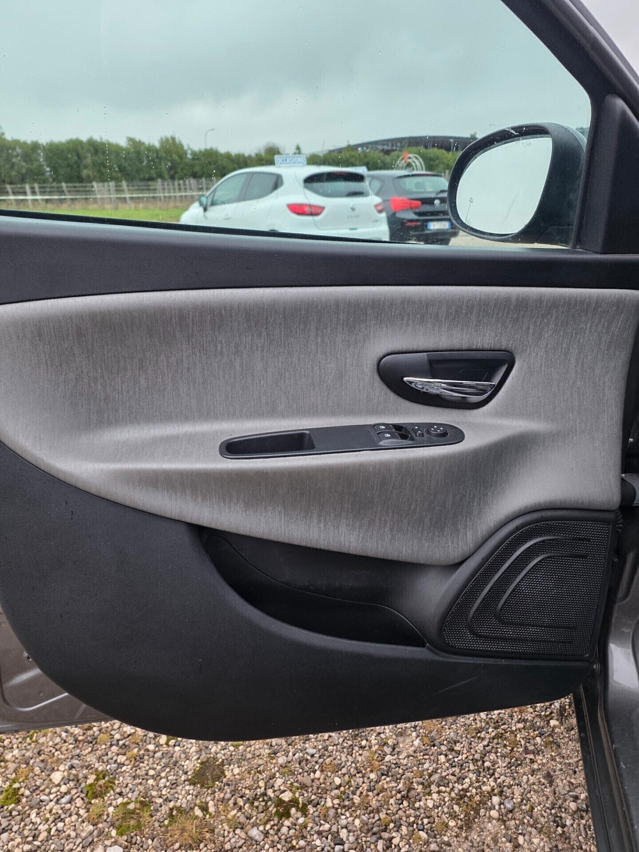 Lancia Ypsilon 1.3 MJT 16V 95 CV 5 porte S&S Platinum FINANZIABILE